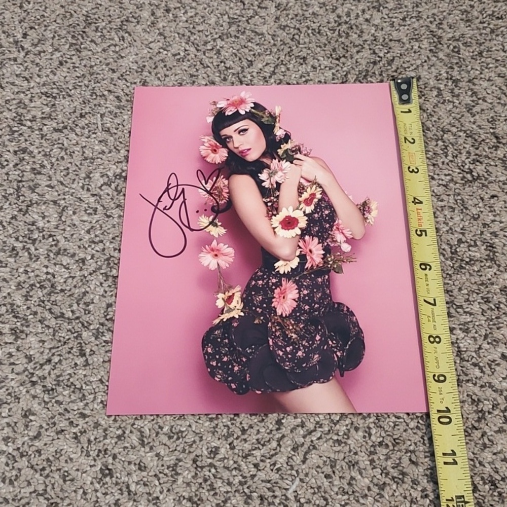Katy Perry Signed Autograph Photo - Picture 4 of 4